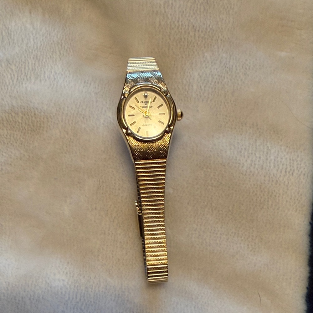 Elegant Gold Women's Bracelet Watch